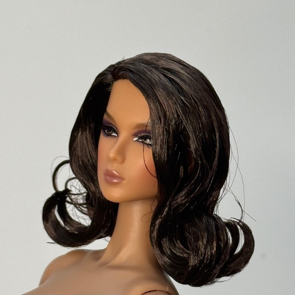 Luster Lilith Blair NU FACE Brunette Doll Fashion Royalty Integrity Custom Nails - Picture 5 of 12